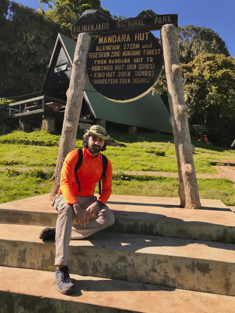 Climbing Mount Kilimanjaro : 2720m