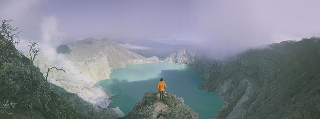 things to do in banyuwangi, hike Ijen crater 