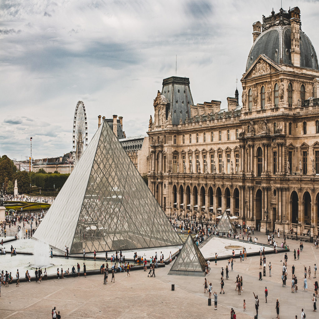 Top 10 Things to do in Paris France, Visit The Louvre Museum